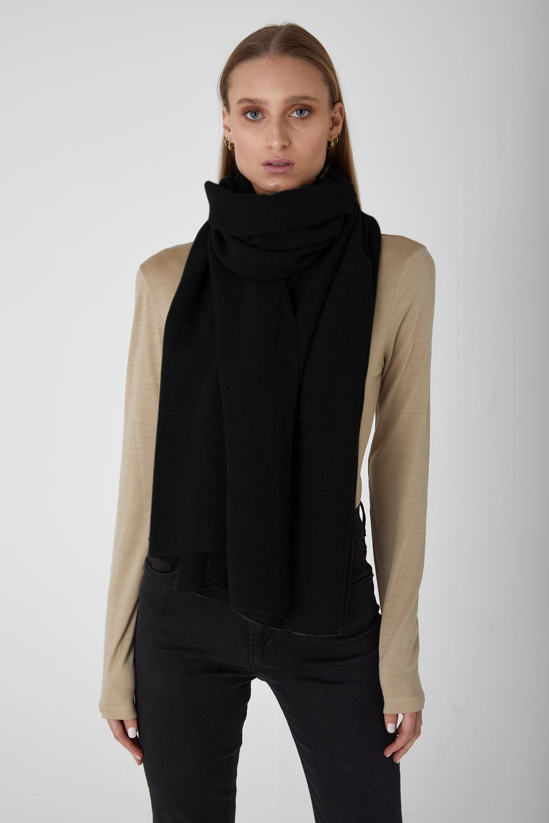 Alo Yoga☆ Merino Wool Oversized Scarf ブラック ウール Merino Wool Oversized Scarf - Black | Alo Yoga